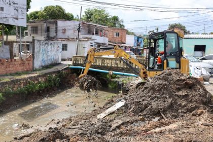 Prefeitura de Manaus reforca servicos de desassoreamento na capital 3