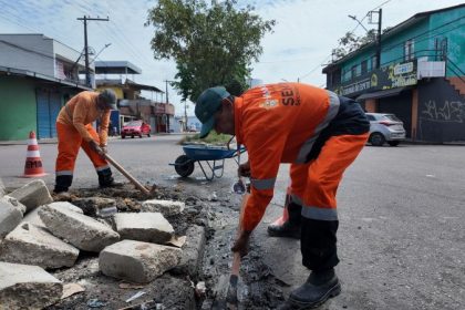 Prefeitura de Manaus revitaliza canteiro central na avenida Curacao zona Norte 4