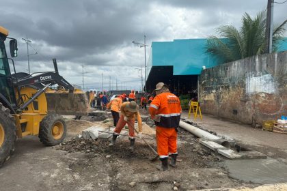 Prefeitura realiza obras de recuperacao de calcada da feira Manaus Moderna 2