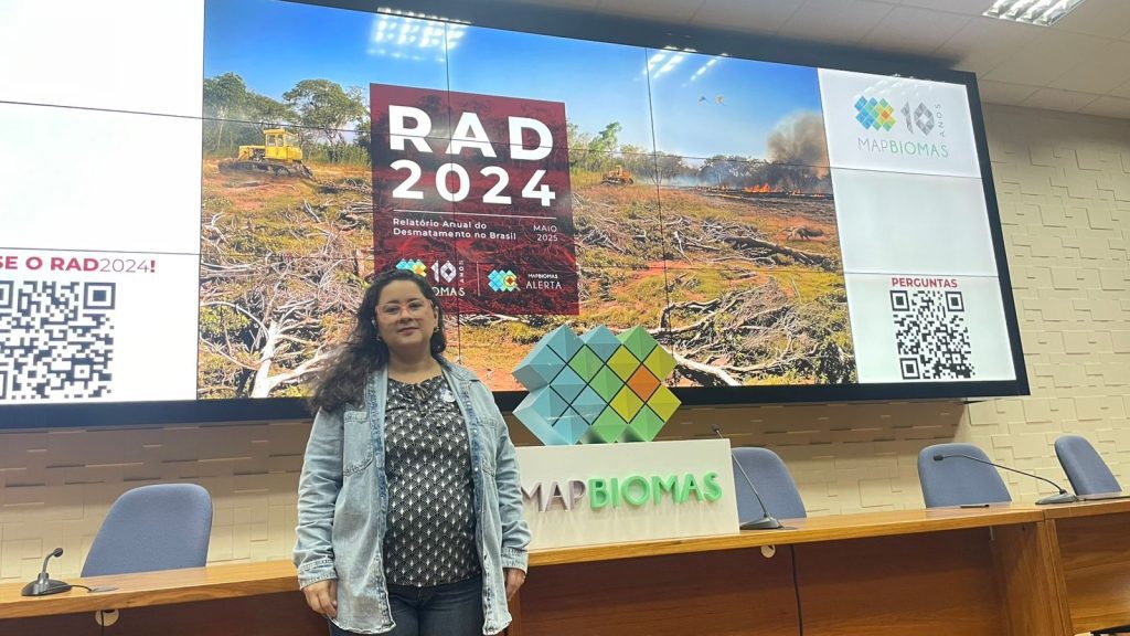 Relatório Anual de Desmatamento 2024 destaca efetividade das ações de fiscalização do Ipaam no Amazonas 7 Priscila Carvalho coordenadora do CMAAP durante evento em Brasilia Foto 4 15 05 2025 1024x576 1