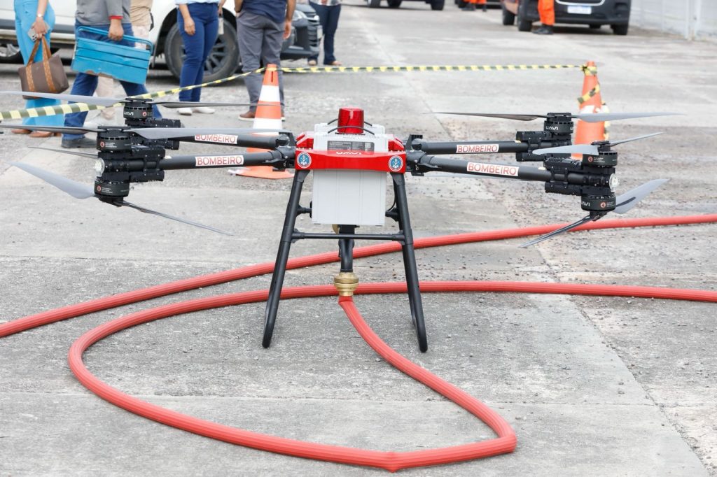 Corpo de Bombeiros do Amazonas contará com primeiro drone do Brasil desenvolvido para o combate a incêndios 9 SECOM DRONE3 COMBATE A INCENDIO 1024x682 1