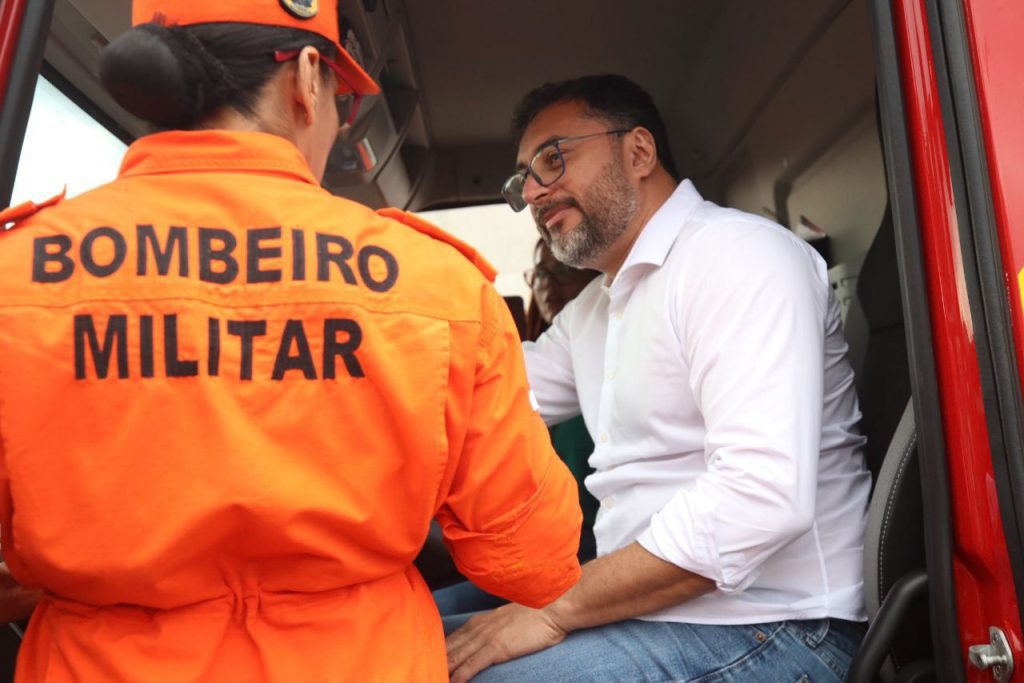 Governador Wilson Lima entrega drones que despejam água e viaturas de grande porte aos Bombeiros destinadas ao interior do Amazonas 9 SECOM GRUPAMENTO DE COMBATE A INCENDIOS 1024x683 1