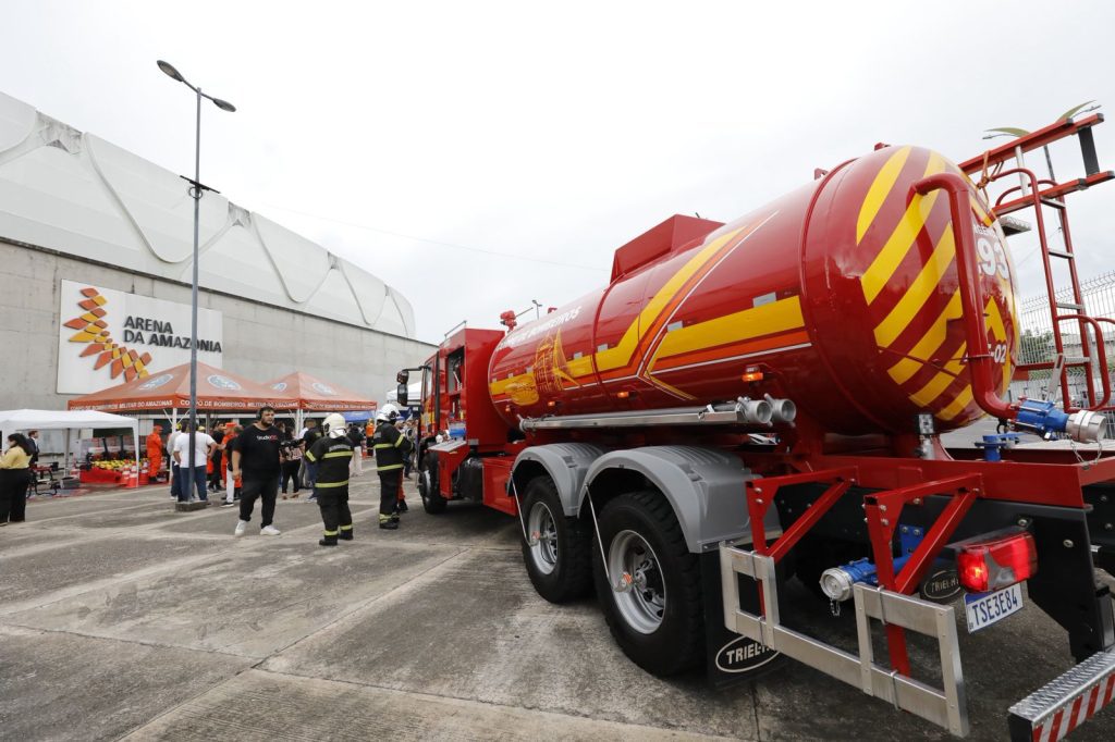 Governador Wilson Lima entrega drones que despejam água e viaturas de grande porte aos Bombeiros destinadas ao interior do Amazonas 10 SECOM GRUPAMENTO DE COMBATE A INCENDIOS4 1024x682 1
