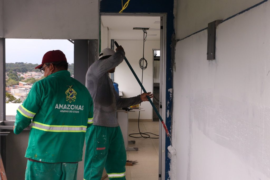 Estádio Carlos Zamith entra na reta final de modernização com novo sistema de iluminação e melhorias na estrutura 9 SEDEL Pintura das Cabines de Imprensa no Estadio Carlos Zamith FOTO Mauro Neto Secom 1024x682 1