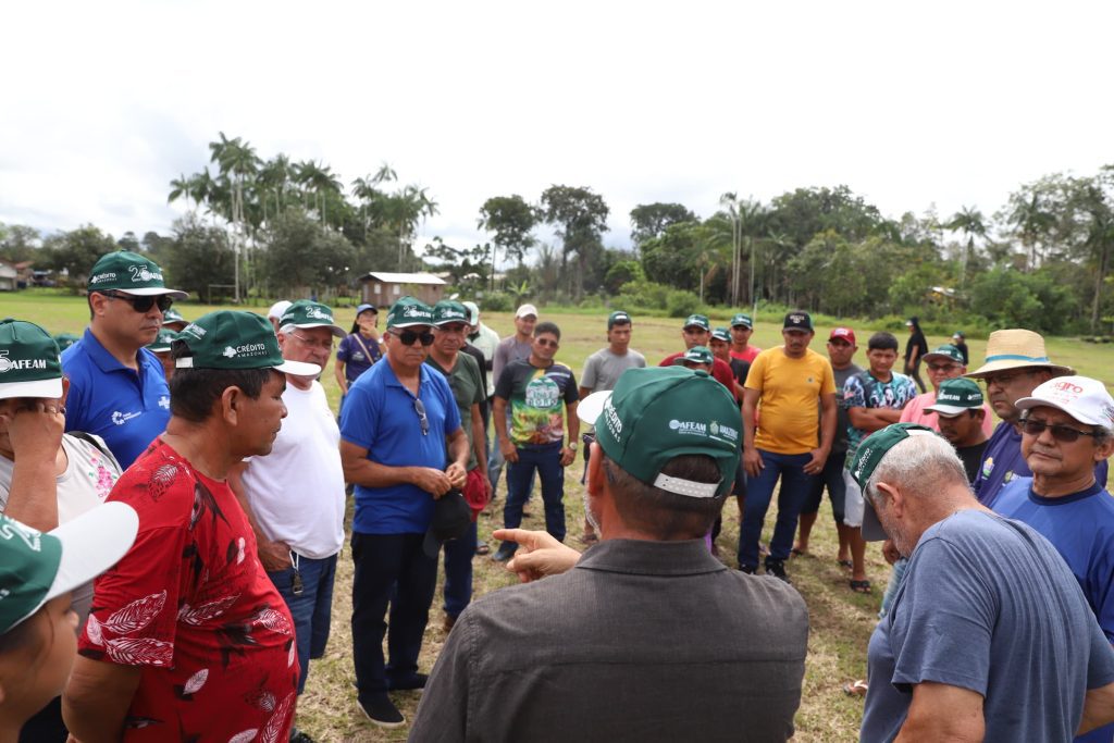 Governo do Amazonas libera mais de R$ 1 milhão em investimentos para fortalecer agricultura familiar em Manacapuru 11 SEPROR ACOES DE FORTALECIMENTO AO SETOR PRIMARIO DE MANACAPURU FOTO RUY NERY SEPROR 5 1024x683 1