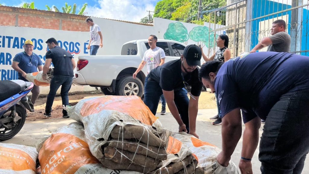 Em Manacapuru, Governo do Amazonas investe cerca de R$ 90 mil na compra de alimentos da agricultura familiar 8 SEPROR PAA EM MANACAPURU FOTO BRENDA NICOLE SEPROR 3 1024x576 1