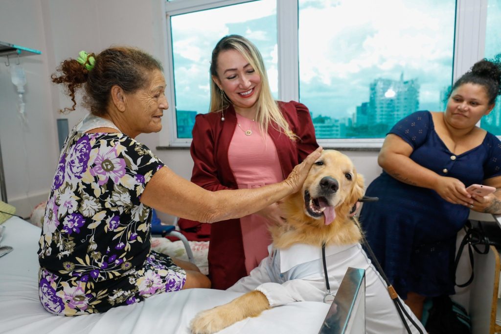 Cães terapeutas levam alegria e contribuem para a recuperação de pacientes no Complexo Hospitalar Sul 7 SES AM 1 Terapia Assistida Animais Foto Antonio Lima Secom 1024x682 1