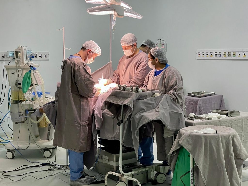 Em quatro meses, Hospital 28 de Agosto realizou mais de 3,7 mil cirurgias de média e alta complexidade 7 SES CIRURGIAS 28 DE AGOSTO FOTO GUILHERME FRAGAS CHS4 1024x768 1