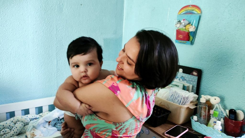 Mães que ajudam outras mães: Doação de leite humano salva 2 mil recém-nascidos no estado 7 SES Personagem ISABELE MORAES Doadora de Leite Foto Taina Amoedojpe 1024x575 1