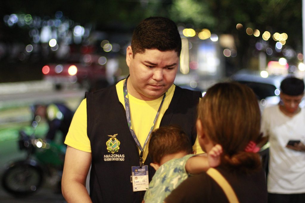 Operação Caminhos Seguros: CIF realiza ações de enfrentamento à violência contra crianças e adolescentes em semáforos de Manaus 13 SSP AM CAMINHOS SEGUROS FOTO VICTORLEVY SSP AM3 1024x682 1