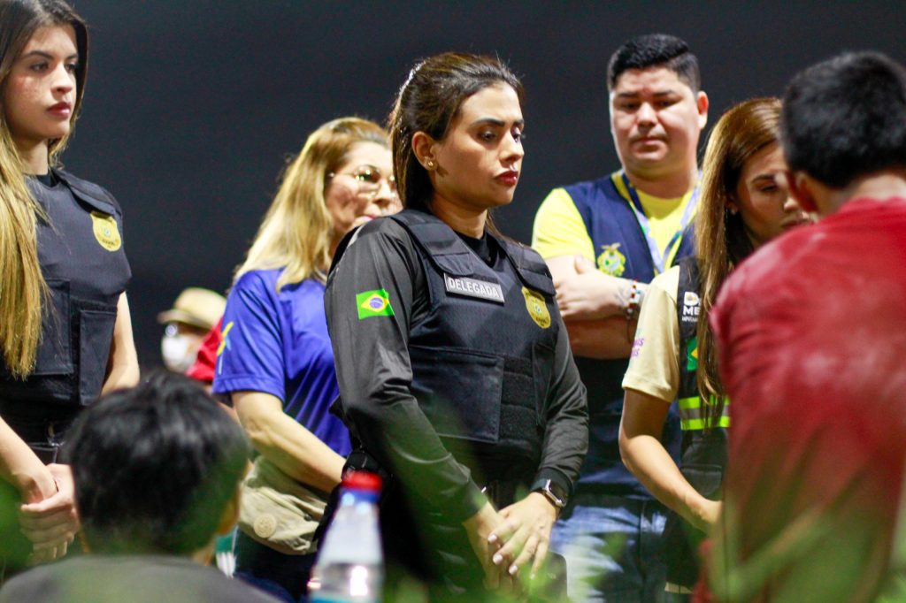 Operação Caminhos Seguros: CIF realiza ações de enfrentamento à violência contra crianças e adolescentes em semáforos de Manaus 12 SSP AM CAMINHOS SEGUROS FOTO VICTORLEVY SSP AM4 1024x682 1