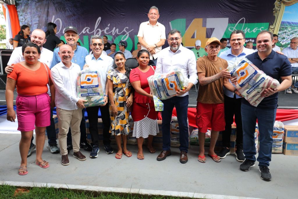 “A ajuda chegou no momento que a gente mais precisa”, disse moradora de Manicoré beneficiada com a ajuda humanitária 7 Secom Entrega ajuda humanitaria Mauro Neto 1024x682 1