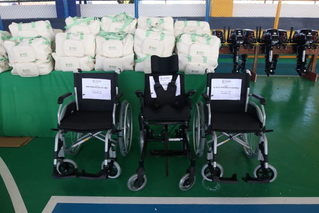 Em Tapauá, governador Wilson Lima entrega quatro toneladas de alimentos para famílias e fortalece área do esporte e lazer 7 Secom Entregas Setor Social Esporte Lazer Tapaua Foto Arthur Castro Secom 4 1024x682 1