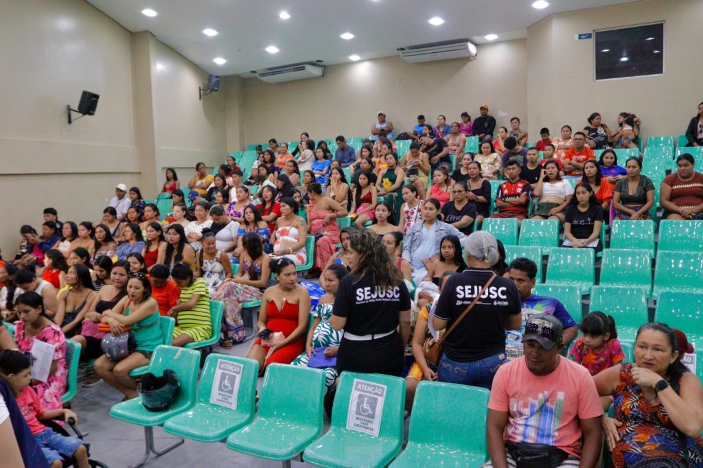 Governo do Amazonas entrega kits de bebês e cestas de alimentos para grávidas em situação de vulnerabilidade, em Parintins 8 Sejusc Foto Lincoln Ferreira Sejusc 3 1024x682 1