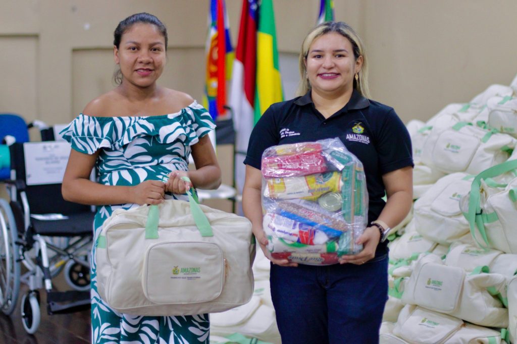 Governo do Amazonas entrega kits de bebês e cestas de alimentos para grávidas em situação de vulnerabilidade, em Parintins 13 Sejusc Neidiana Graca Foto Lincoln Ferreira Sejusc 1024x682 1