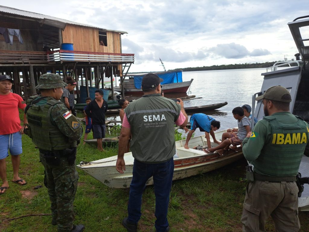 Sema apoia operação de apreensão de quatro toneladas de pescado ilegal na RDS Piagaçu-Purus 7 Sema apoia apreensao de quatro toneladas de pescado ilegal na RDS Piagacu Purus 3 1024x768 1