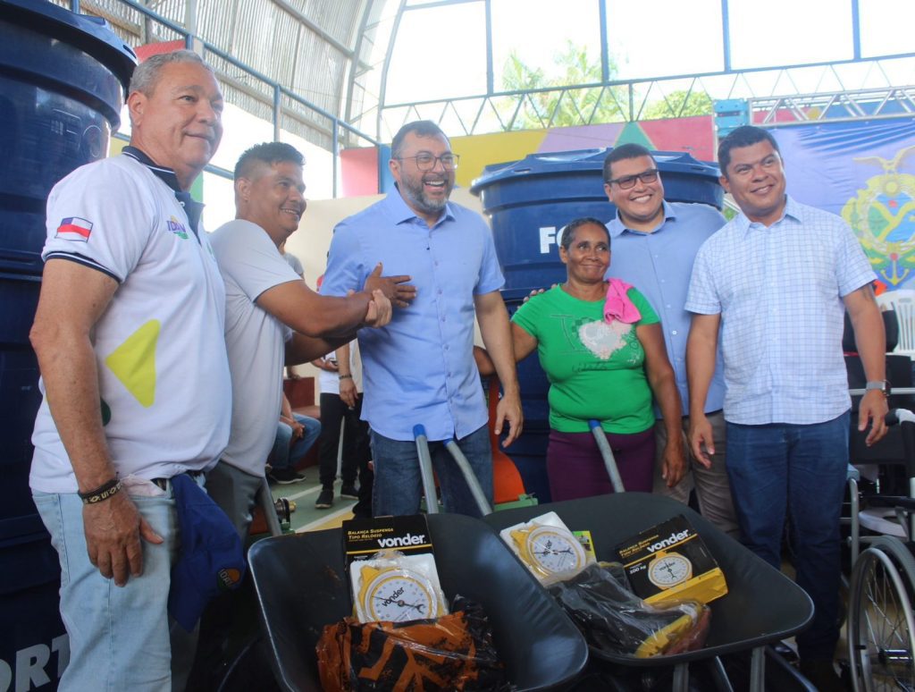 Em Barcelos, Sepror beneficia produtores rurais com entregas de insumos e implementos agrícolas 9 Sepror 3 Entrega de Certificados Digitais Foto Divulgacao Prefeitura de Barcelos 1024x774 1