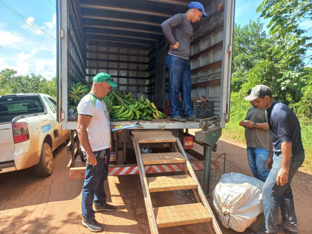 Governo do Amazonas adquire alimentos de produtores rurais em Boca do Acre 8 Sepror PAA Boca do Acre foto Divulgacao 2 1024x768 1