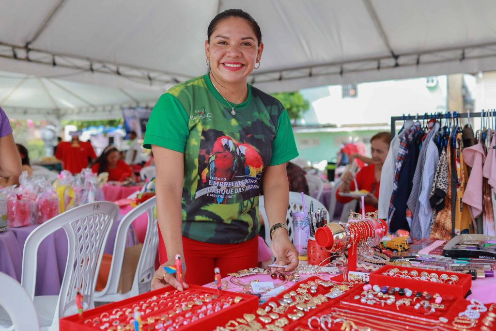 Bazar do Prosamin+ impulsiona o empreendedorismo entre as mulheres beneficiadas pelo programa 9 UGPE BAZAR DAS EMPREENDERORAS DO PROSAMINJANAINA REIS FOTO TIAGO CORREA UGPE 18 1024x683 1