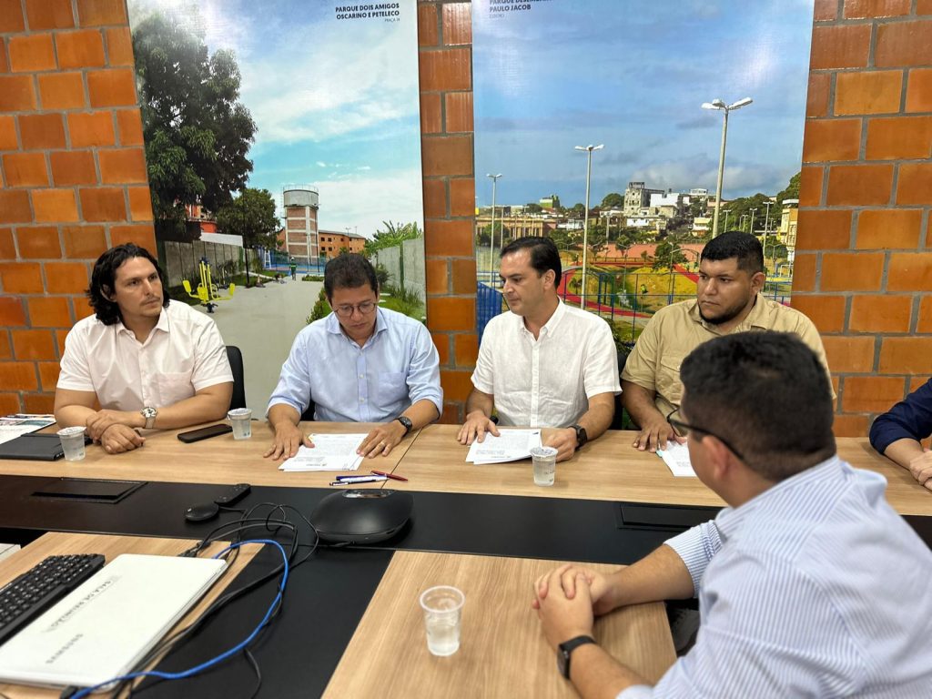 Governo do Amazonas e Prefeitura de Parintins assinam termo de cooperação para repasse das obras de saneamento do Prosai 11 UGPE E PREFEITURA DE PARINTINS ASSINATURA ACORDO FOTO MIKAELLA MORAES 1 1024x768 1
