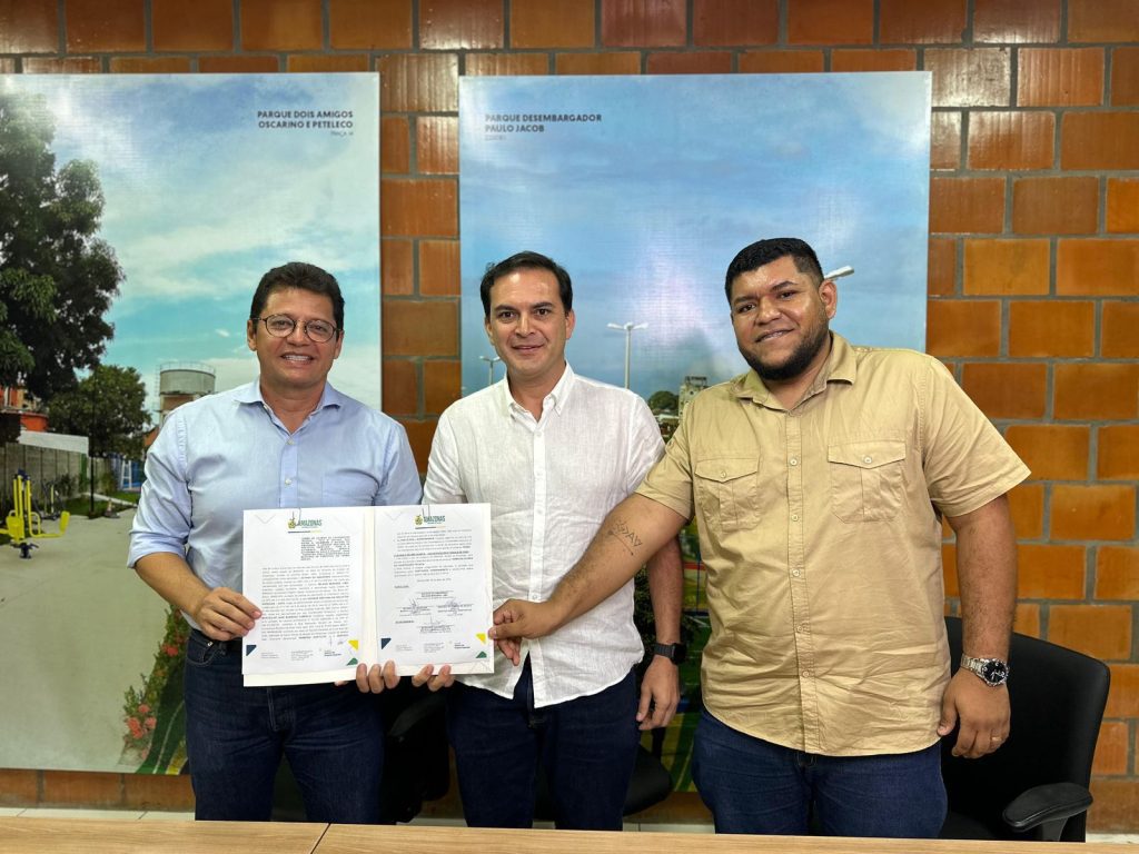 Governo do Amazonas e Prefeitura de Parintins assinam termo de cooperação para repasse das obras de saneamento do Prosai 7 UGPE E PREFEITURA DE PARINTINS ASSINATURA ACORDO FOTO MIKAELLA MORAES 2 1024x768 1