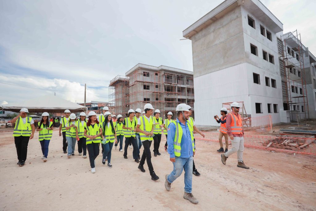 Projeto ‘Tô na Obra’ leva estudantes para conhecer canteiro de obras do Prosamin+ na comunidade da Sharp, zona leste de Manaus 7 UGPE TO770 NA OBRA FOTO TIAGO CORREA UGPE 01 25 1024x683 1