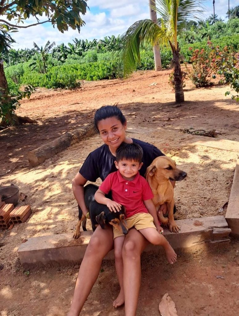 Criança de dois anos desaparecida na BR-319 é encontrada pelo Corpo de Bombeiros ao lado de cães que a protegiam 5 WhatsApp Image 2025 05 01 at 132213 776x1024 1
