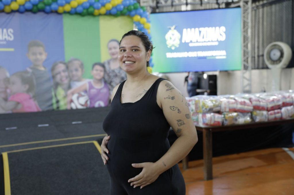 “Essa entrega é essencial”, diz uma das mães contempladas com a entrega de ‘kits bebês’ e cestas básicas 8 WhatsApp Image 2025 05 10 at 153745 2 1024x682 1