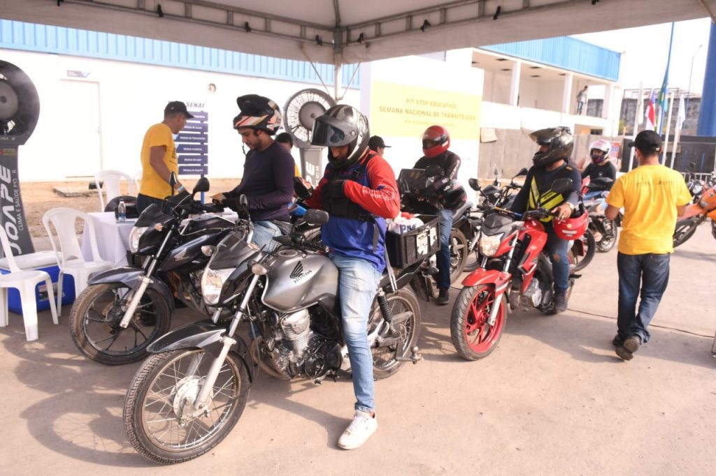 Maio Amarelo: Detran-AM e Abraciclo promovem Pit Stop Educativo para motociclistas 5 WhatsApp Image 2025 05 11 at 151405 1024x682 1