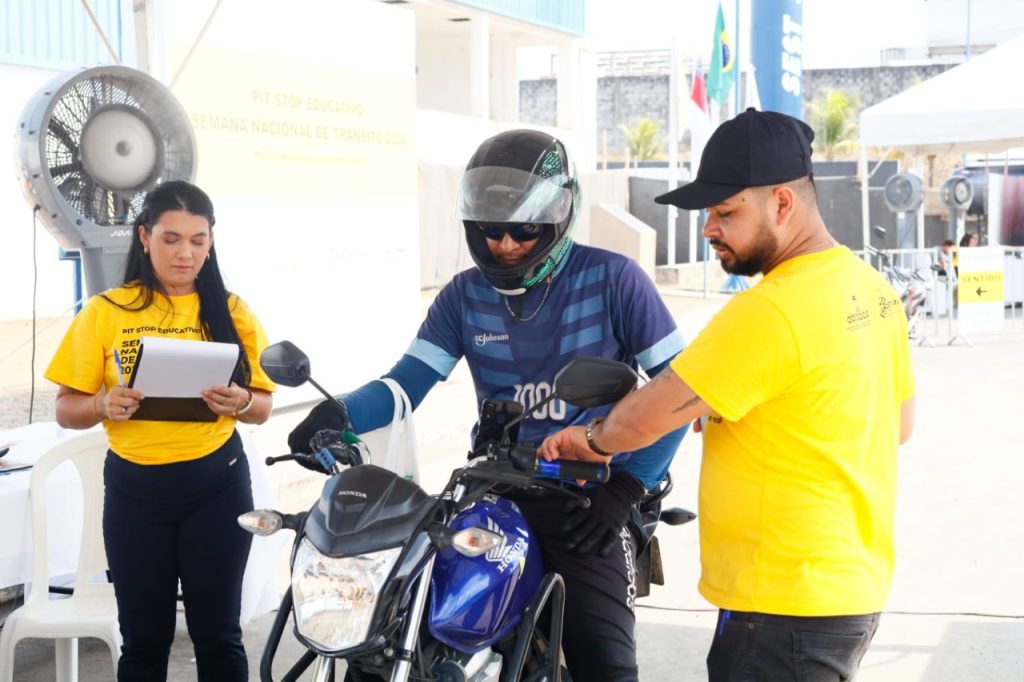 Maio Amarelo: Detran-AM e Abraciclo promovem Pit Stop Educativo para motociclistas 6 WhatsApp Image 2025 05 11 at 151406 1024x682 1