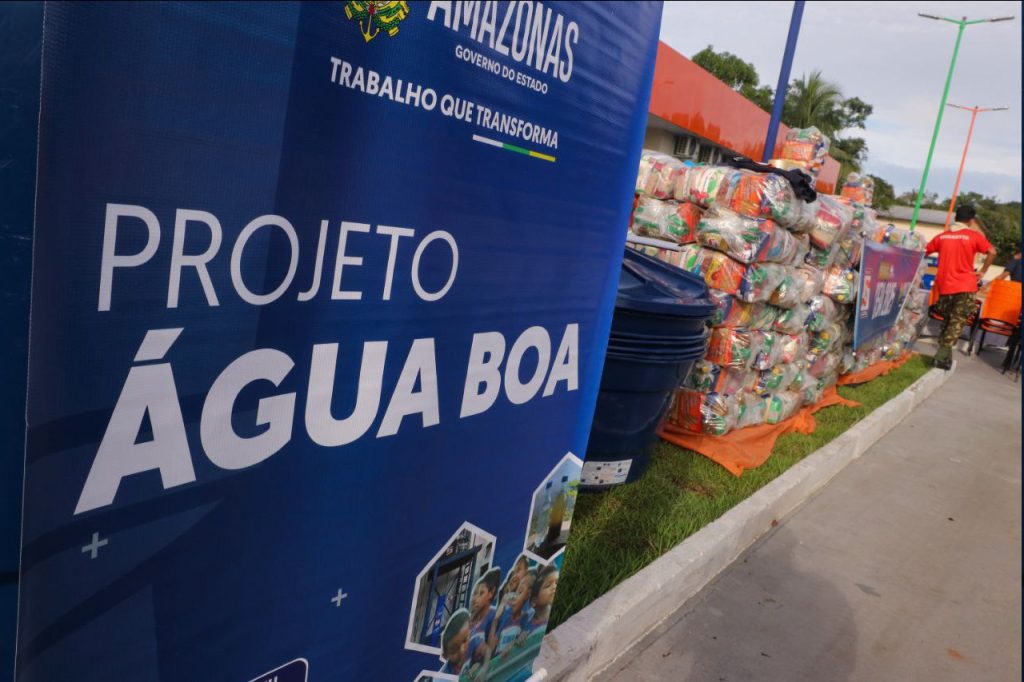 Operação Cheia 2025: Governador Wilson Lima entrega ajuda humanitária para famílias afetadas em Manicoré e Humaitá 9 WhatsApp Image 2025 05 14 at 224133 1024x682 1