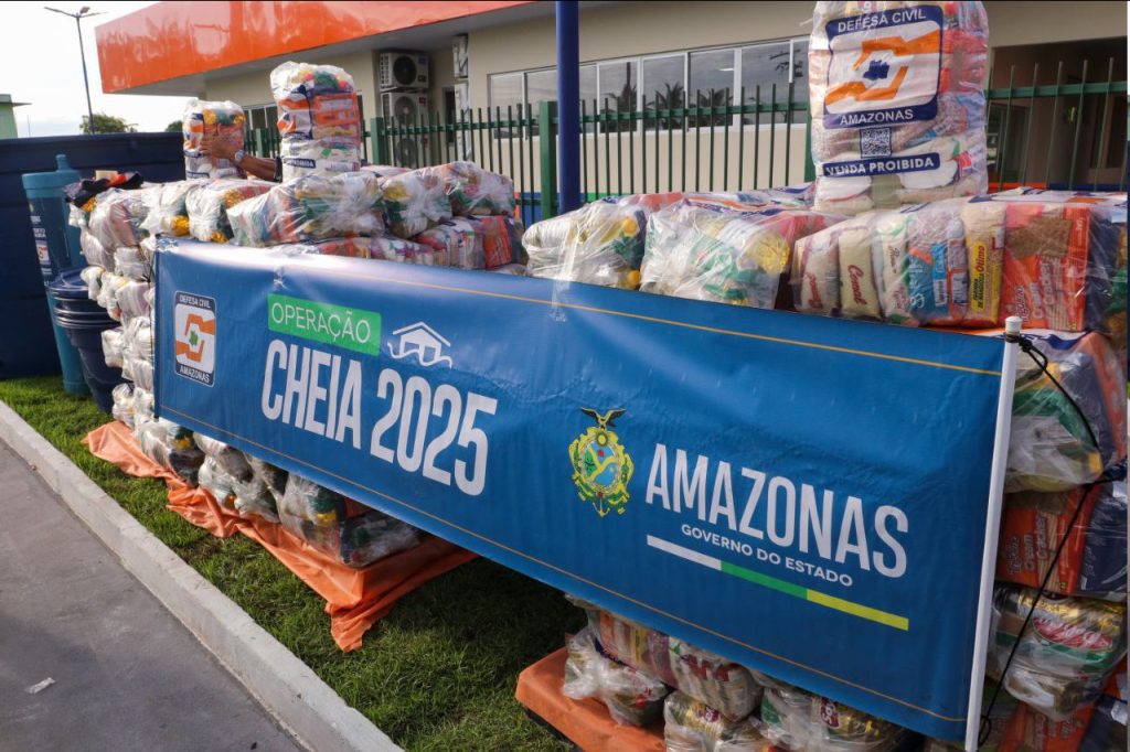Operação Cheia 2025: Governador Wilson Lima entrega ajuda humanitária para famílias afetadas em Manicoré e Humaitá 6 WhatsApp Image 2025 05 14 at 224133 2 1024x682 1