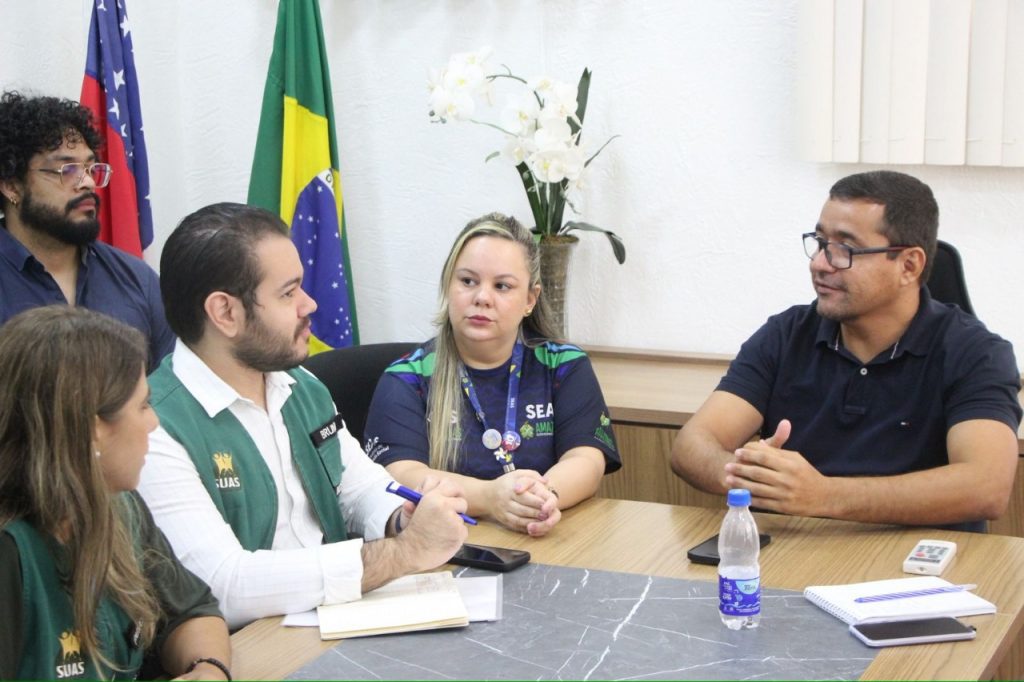 Governo do Amazonas recebe comitiva da Forsuas para discutir políticas públicas direcionadas à situações de emergência e calamidade 6 WhatsApp Image 2025 05 22 at 094000 1024x682 1