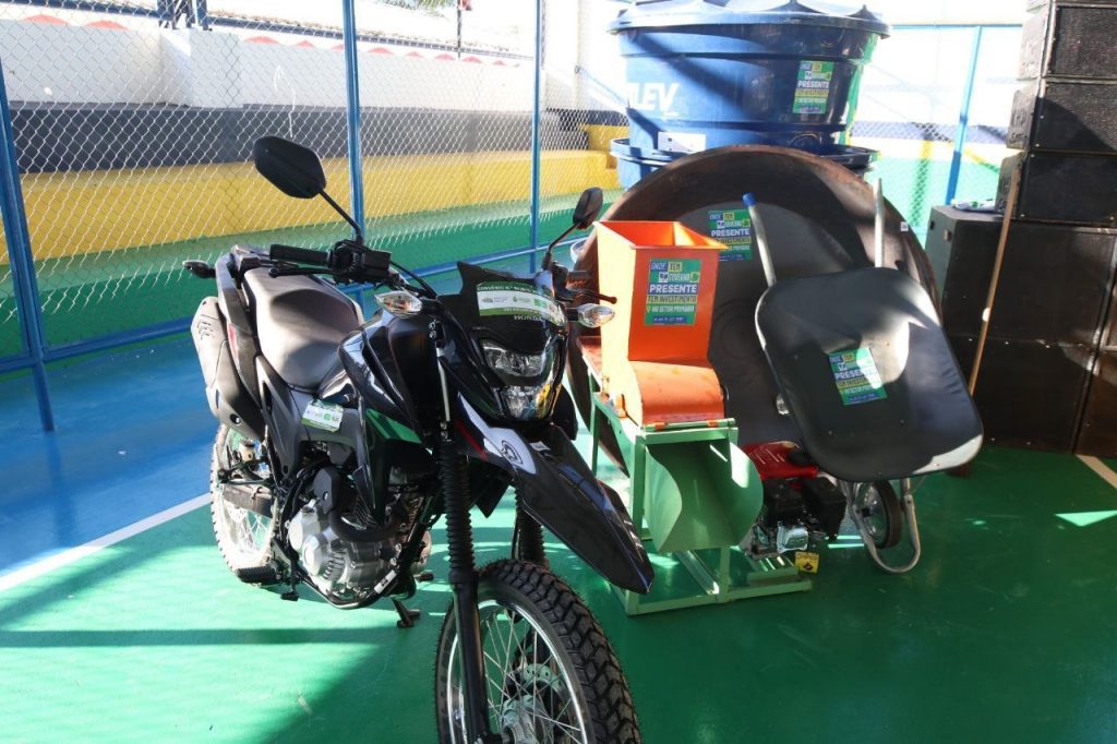 Em Tapauá, governador Wilson Lima fomenta setor primário com entregas de equipamentos e repasse de recursos em mais de R$ 2 milhões 10 WhatsApp Image 2025 05 22 at 105702 1 1024x682 1