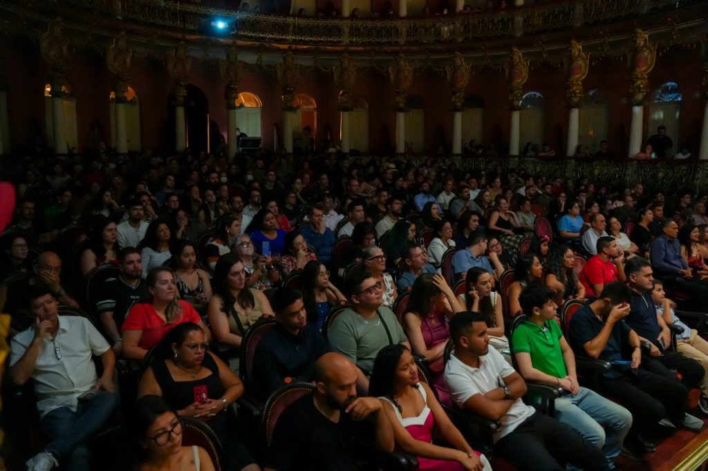 Orquestra de Violões e Coral do Liceu encantam o público no Teatro Amazonas com espetáculo de trilha de filmes e séries 9 WhatsApp Image 2025 05 23 at 094618 1 1024x682 1