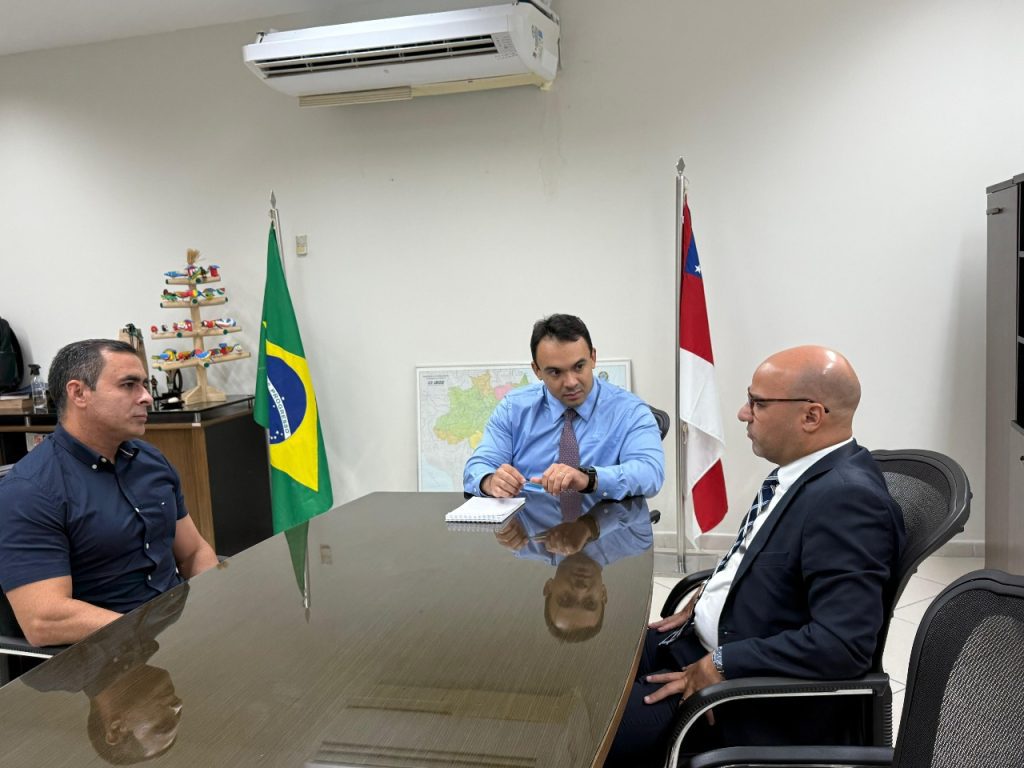 Festival de Parintins 2025: PGE-AM recebe presidente e advogado do Boi Caprichoso para tratar questões jurídicas e trabalhistas do bumbá 5 WhatsApp Image 2025 05 27 at 182417 1024x768 1