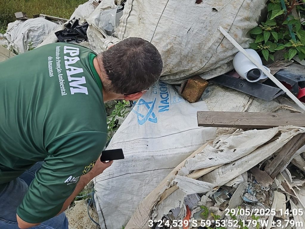 Ipaam aplica multas de R$ 1,5 milhão, embarga área de lixeira clandestina e apreende máquinas em Manaus 7 WhatsApp Image 2025 05 30 at 164107 1024x768 1