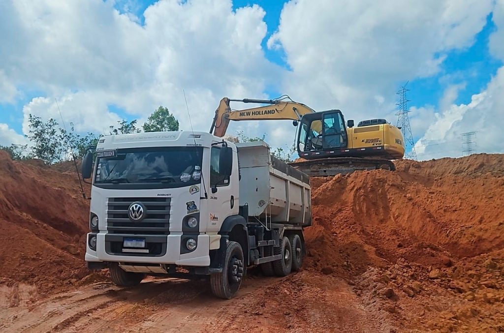 Ipaam aplica multas de R$ 1,5 milhão, embarga área de lixeira clandestina e apreende máquinas em Manaus 9 WhatsApp Image 2025 05 30 at 164108 1024x677 1