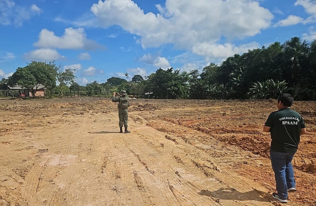 Ipaam aplica multas de R$ 1,5 milhão, embarga área de lixeira clandestina e apreende máquinas em Manaus 10 WhatsApp Image 2025 05 30 at 164109 1 1 1024x666 1