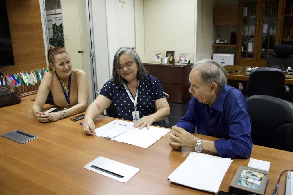 COP 30: Ciama assina protocolo para promover a gestão sustentável de resíduos sólidos no Amazonas 3 aluizio 1 1024x682 1
