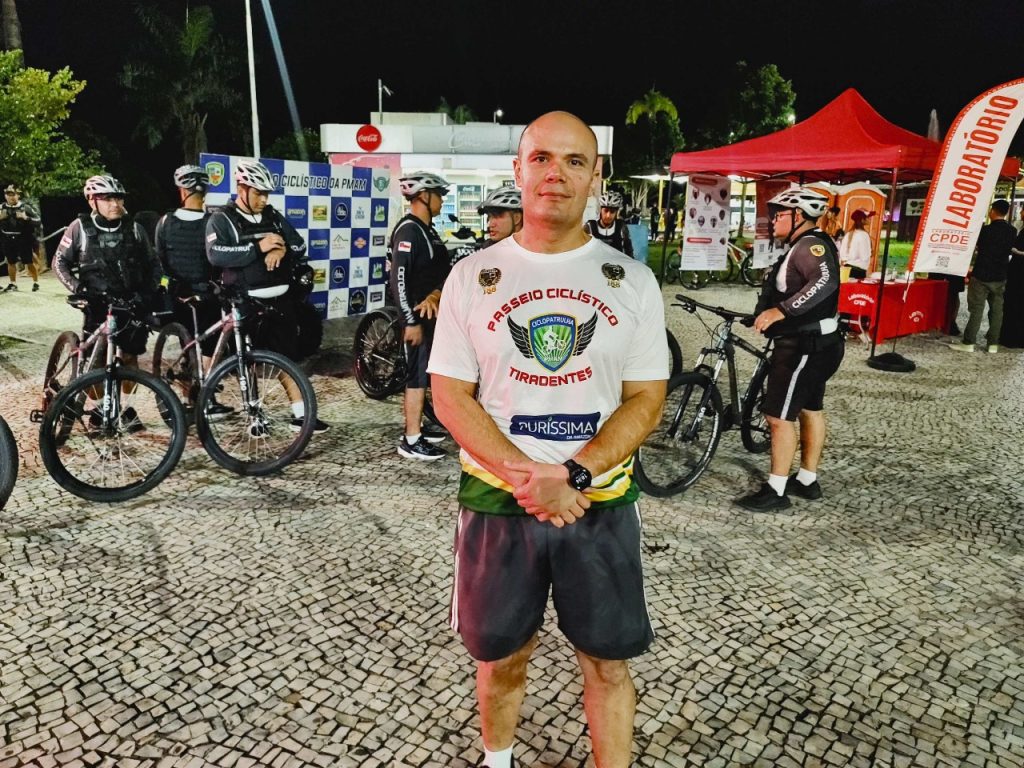 Polícia Militar do Amazonas realiza 10º Passeio Ciclístico Tiradentes e reúne mais de 300 pessoas na Ponta Negra 7 comandante forntes 1024x768 1