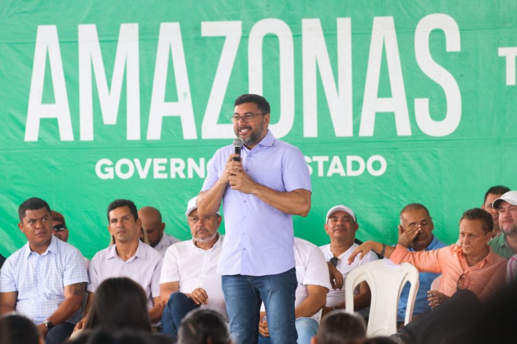 Governador Wilson Lima inaugura pavimentação de ruas do sistema viário de Tapauá 9 f34f6a92 c475 46e8 8ac3 460e95bf985d 1024x682 1