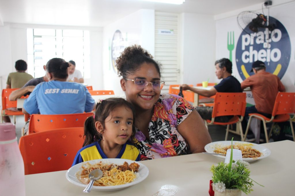 Auxílio Estadual e Prato Cheio garantem autonomia e segurança alimentar de mães e filhos no Amazonas 5 personagem jaqueline prato cheio foto juliana siqueira 1024x682 1