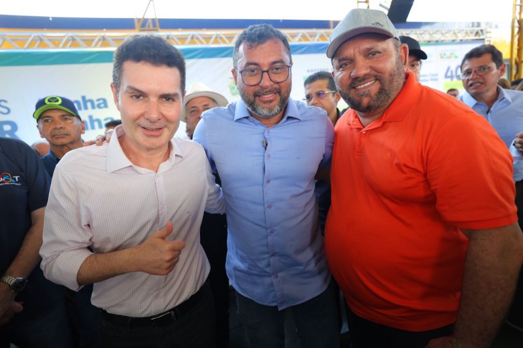 Governador Wilson Lima, Ministério das Cidades e prefeitura assinam contrato para a construção de 400 casas em Tefé 6 prefeito gov e min 1024x682 1