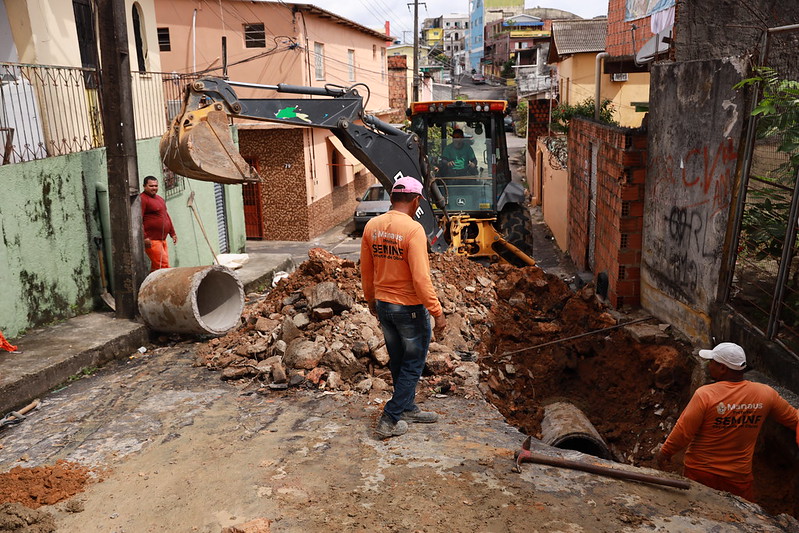 rede de drenagem profunda no bairro Alvorada 1