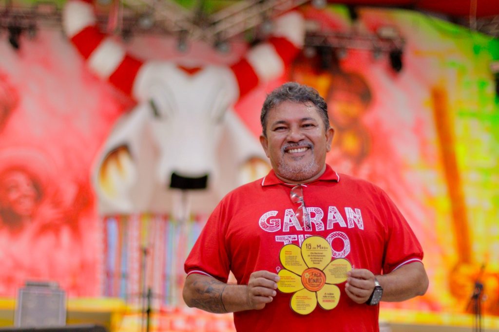 Faça Bonito: Sejusc reforça campanha contra abuso sexual infantojuvenil nos currais dos Bois Caprichoso e Garantido 8 vice presidente do Garantido Marialvo Brandao FOTO Lincoln FerreiraSejusc 1024x682 1