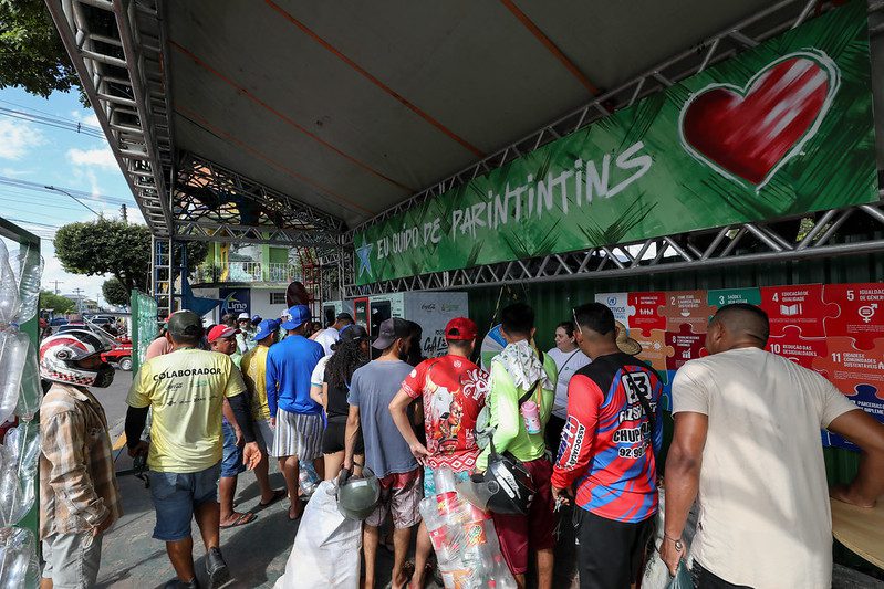 Festival de Parintins 2025: Caprichoso e Garantido voltam a se enfrentar pelo título de Campeão Sustentável 6 01 SEMA Maquinas Coletoras Recicla Galera Alex Pazuello Secom
