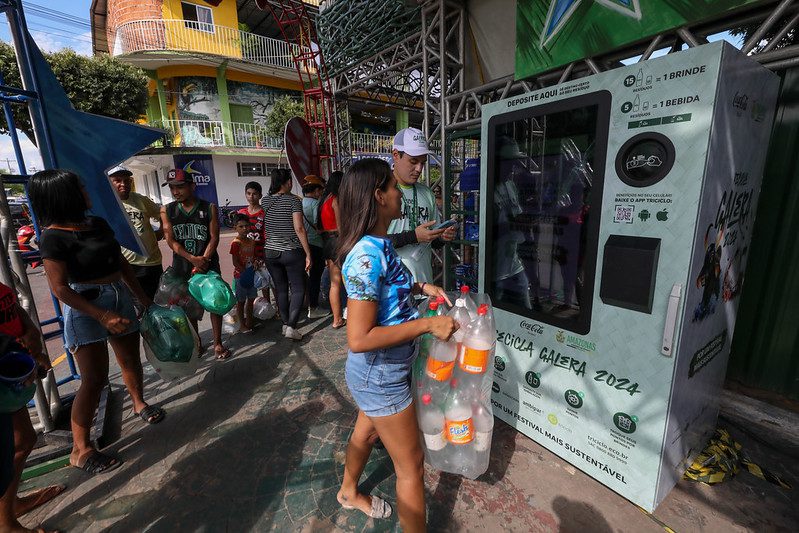 Festival de Parintins 2025: Caprichoso e Garantido voltam a se enfrentar pelo título de Campeão Sustentável 7 02 SEMA Maquinas Coletoras Recicla Galera Alex Pazuello Secom