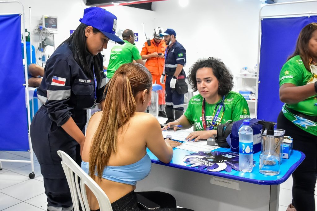 Festival de Parintins 2025: SES-AM registra mais de 3,1 mil atendimentos de saúde no segundo dia de apresentações no Bumbódromo 10 89ff57bd a860 4c8b a8b0 9f5c747f641d 2 1024x684 1