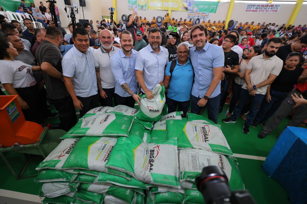 Em Itacoatiara, Governador Wilson Lima destina R$ 2,8 milhões em investimentos para setor primário 14 8a7bead8 9895 4c38 822d f7370bc6fc3a 1024x682 1